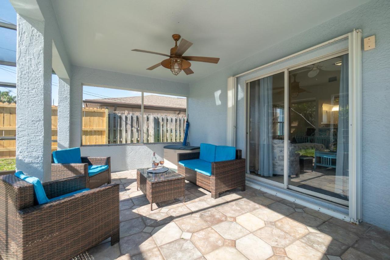 Serene Seaside Retreat - Dog Friendly - 2Br Townhouse With Shared Heated Pool Steps To Paradise Beach! เมลเบิร์น ภายนอก รูปภาพ